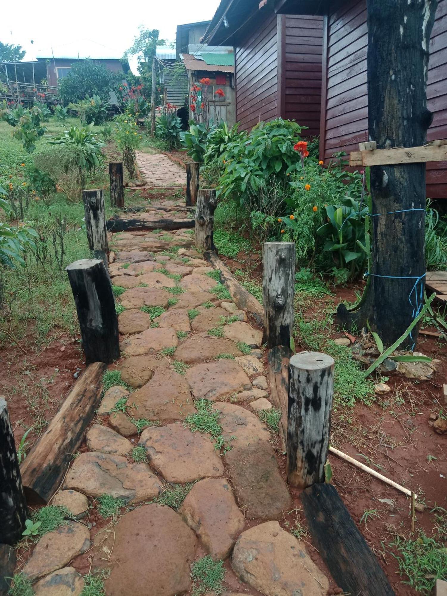 Happy Bungalow & Trekking Banlung Esterno foto
